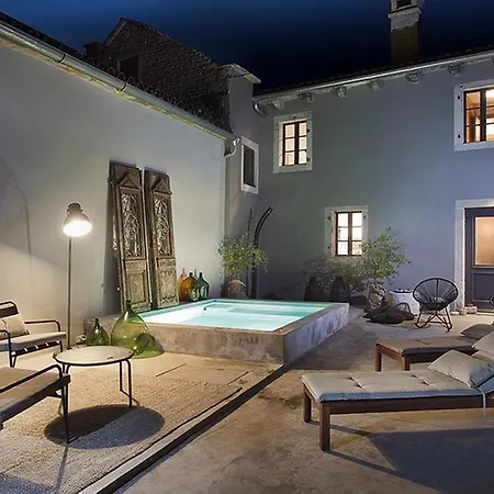 펜션 Petit Radetići